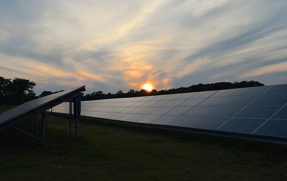 Pannelli anti-solari: il fotovoltaico che funziona anche di notte